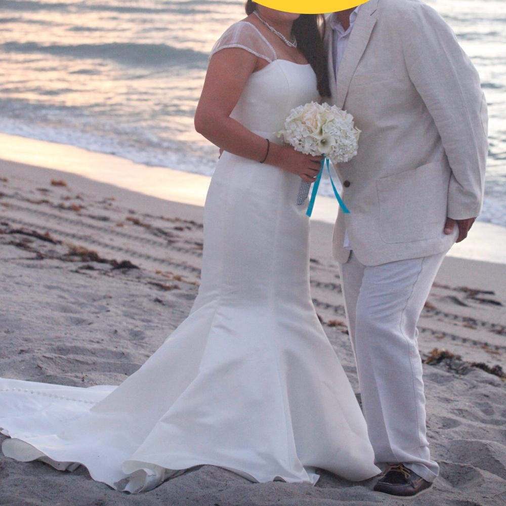 Mermaid Wedding dress  a size 4. Height 5’3”